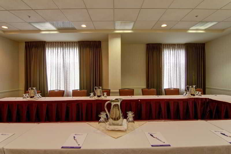 Hilton Garden Inn Calgary Airport Buitenkant foto