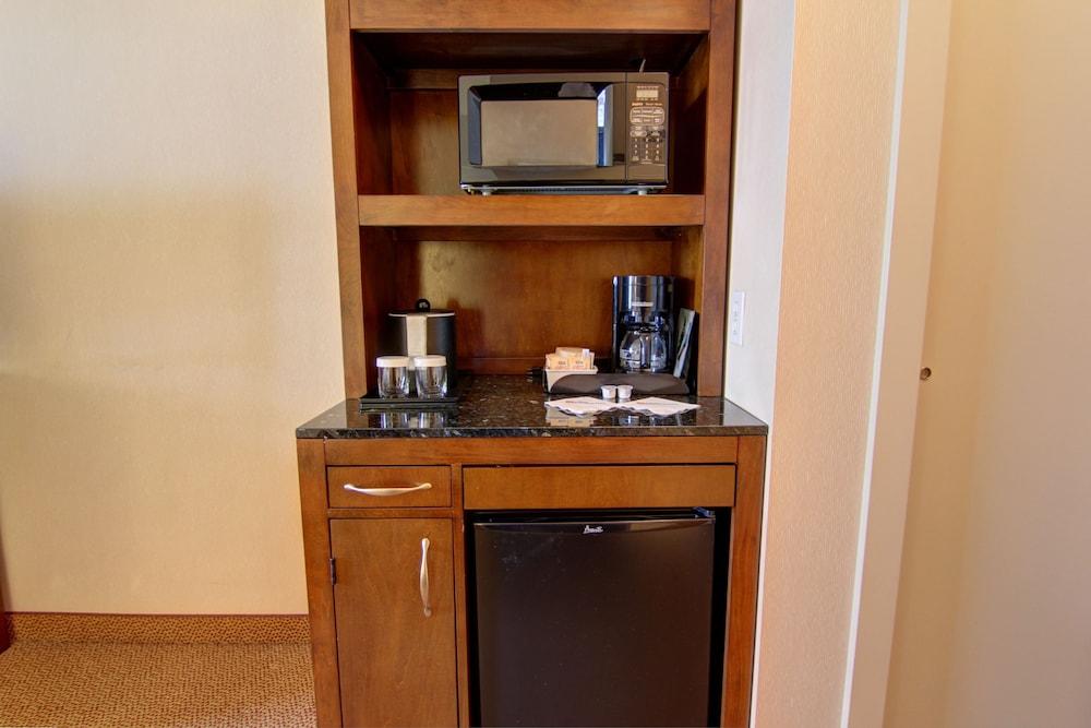 Hilton Garden Inn Calgary Airport Buitenkant foto