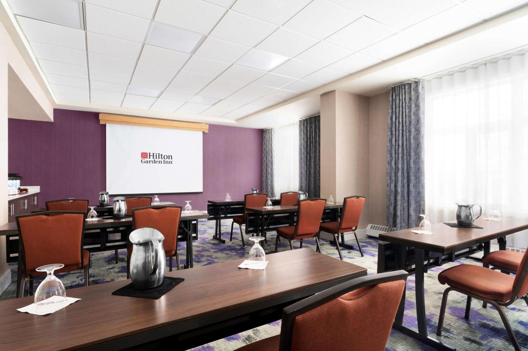 Hilton Garden Inn Calgary Airport Buitenkant foto