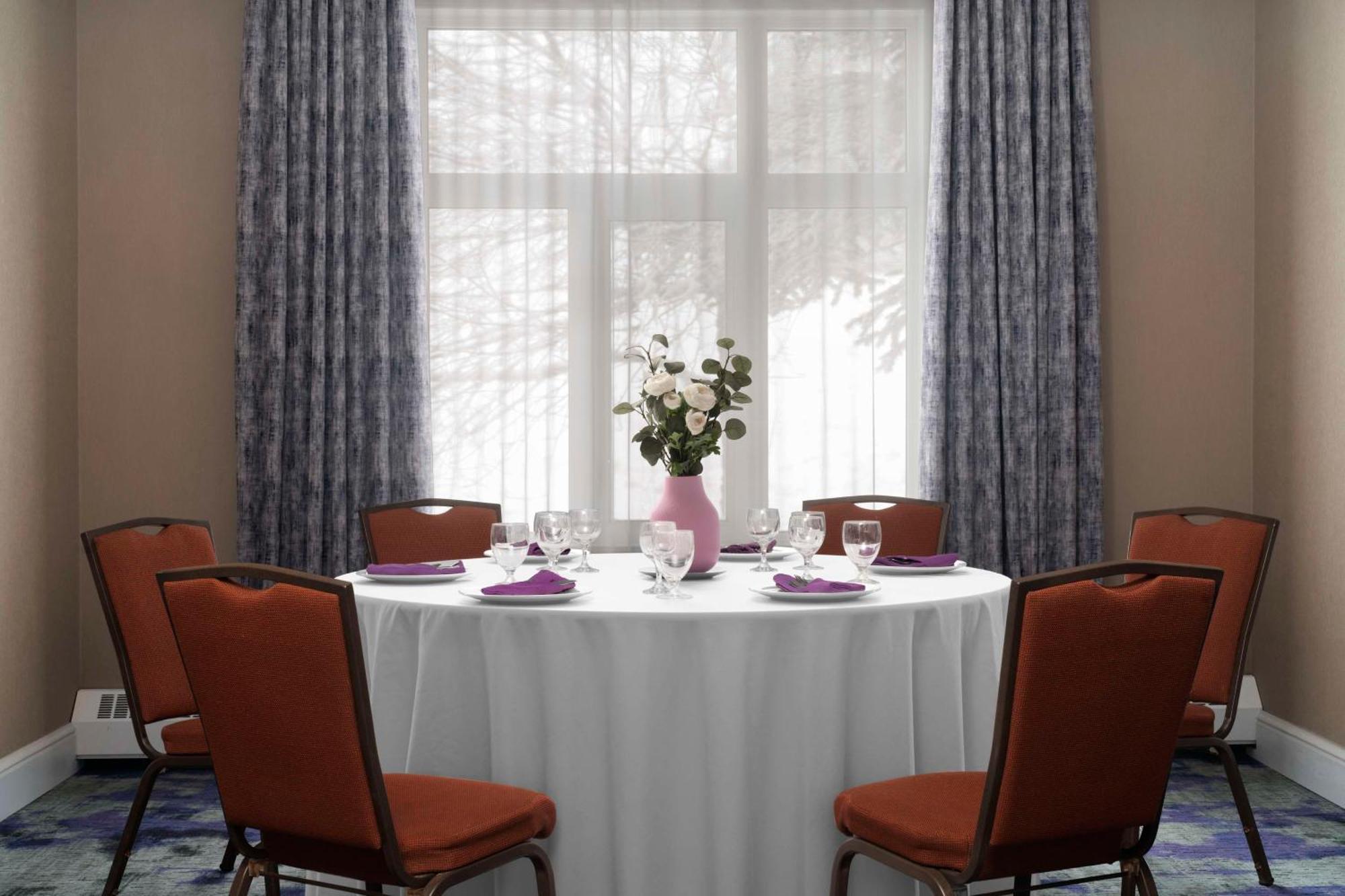 Hilton Garden Inn Calgary Airport Buitenkant foto